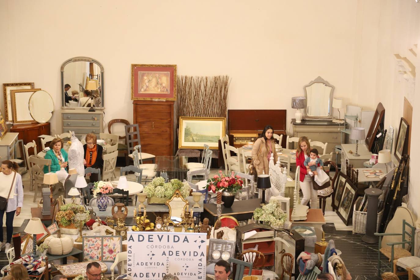 Las imágenes de la inauguración del Baratillo de Adevida en Córdoba