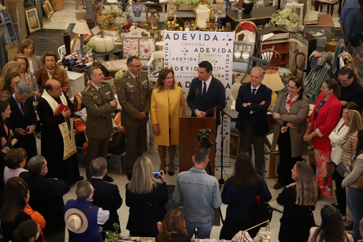 Las imágenes de la inauguración del Baratillo de Adevida en Córdoba