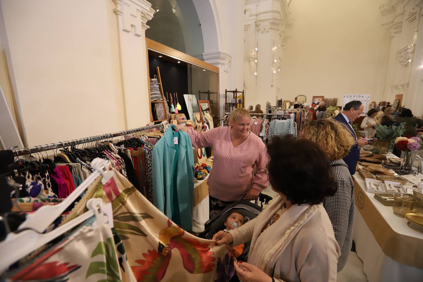 Las imágenes de la inauguración del Baratillo de Adevida en Córdoba