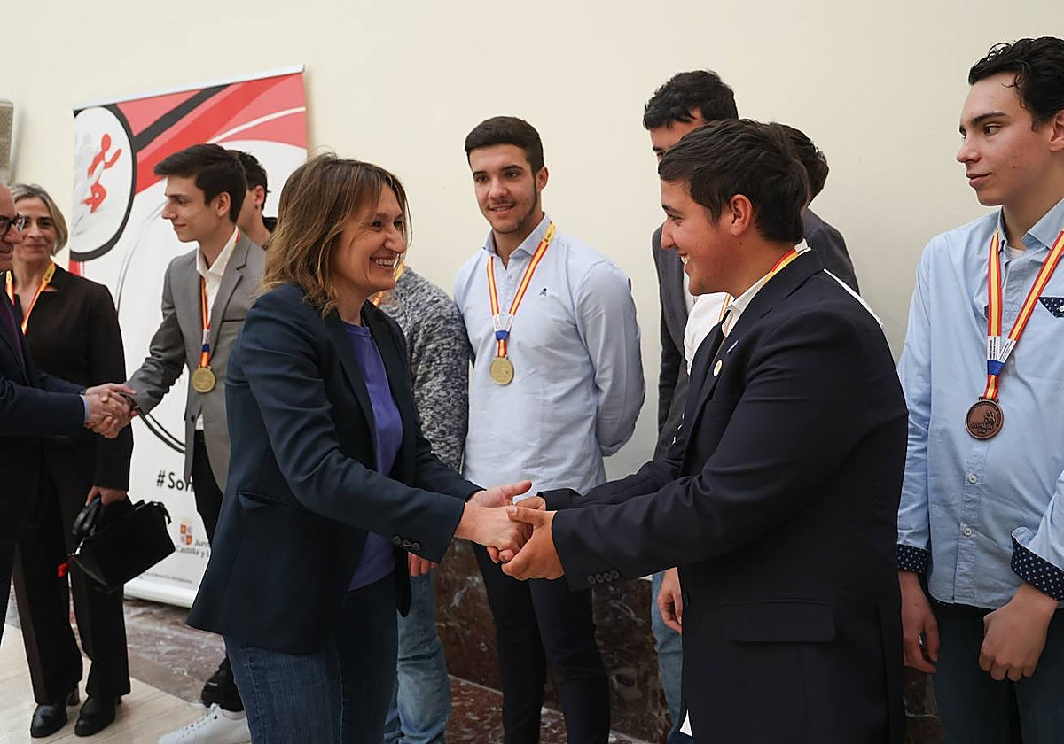 La consejera de Educación, Rocío Lucas, recibe a los medallistas de Castilla y León en 'Spainskills'