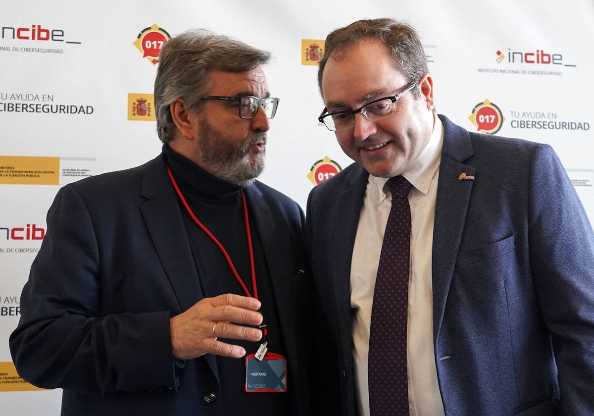 El director del Incibe, Félix Barrio, y el Maestro Internacional de Ajedrez, Marcelino Sión