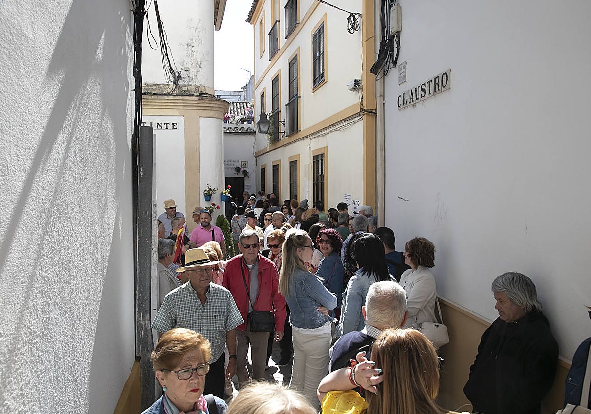 Los turistas han abarrotado las calles de las principales rutas de patios en la capital