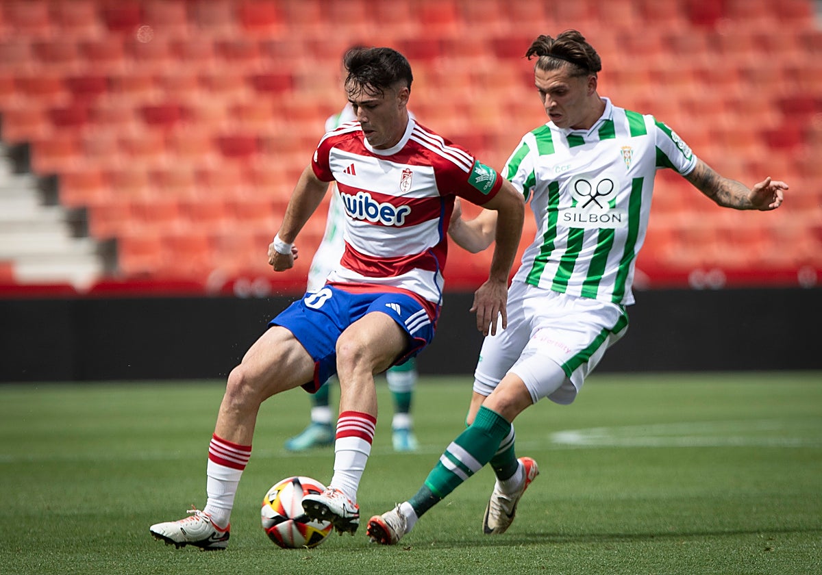 Álex Sala durante el partido del Córdoba ante el Recreativo Granada