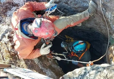 Rescatada una joven a 30 metros de profundidad mientras practicaba espeleología en una cueva de Guadalajara