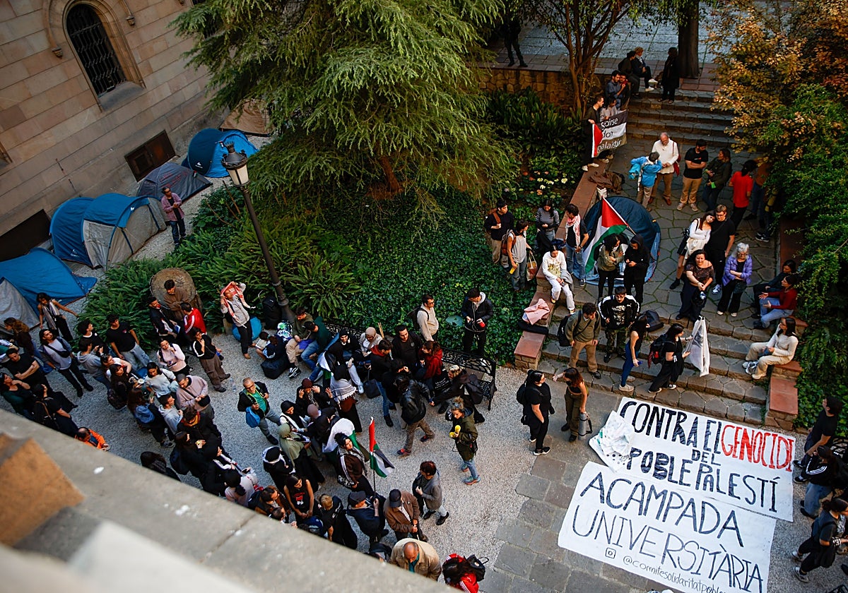 Acampada de estudiantes en la Universidad de Barcelona