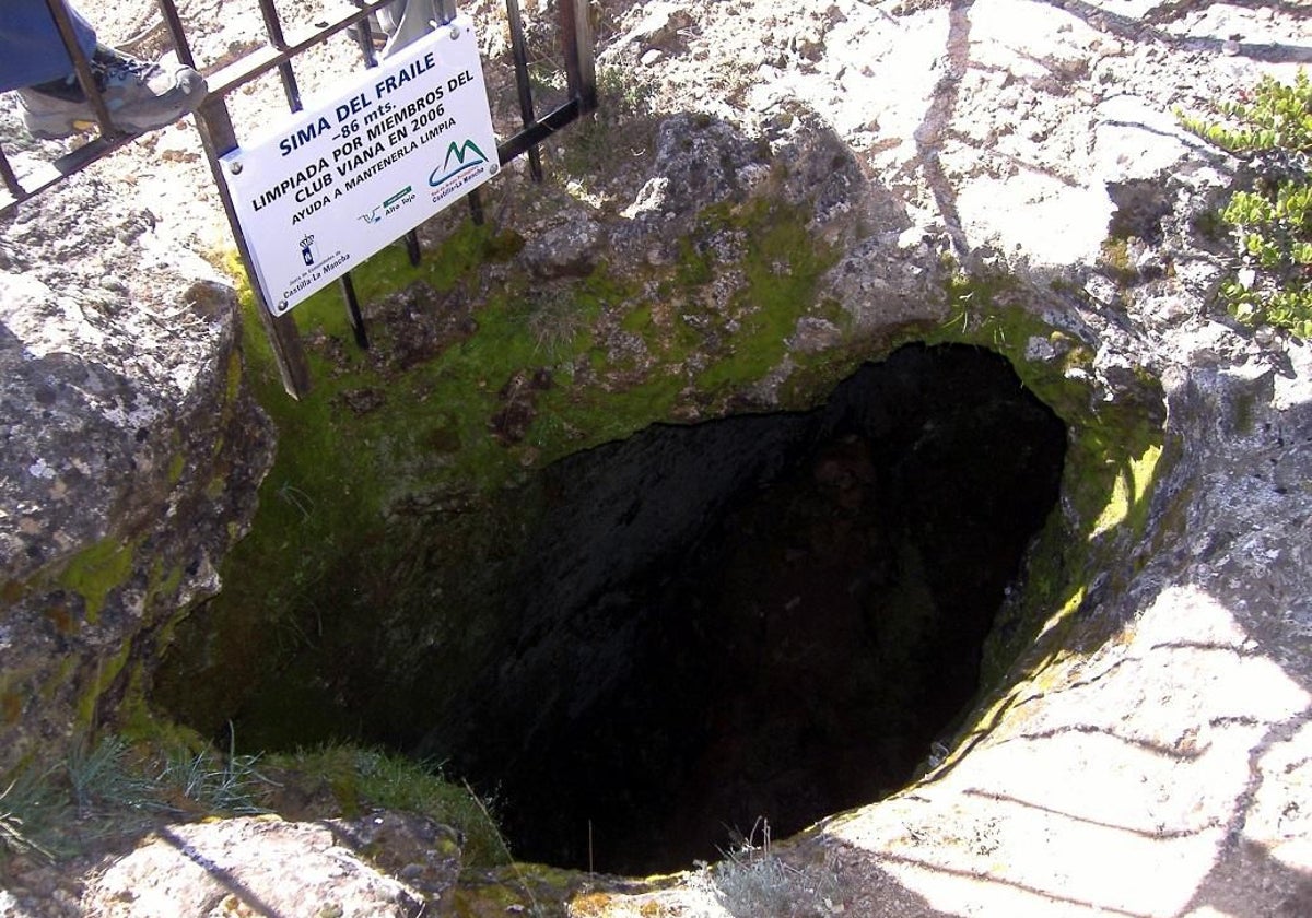 Rescatada una joven a 30 metros de profundidad mientras practicaba espeleología en una cueva de Guadalajara