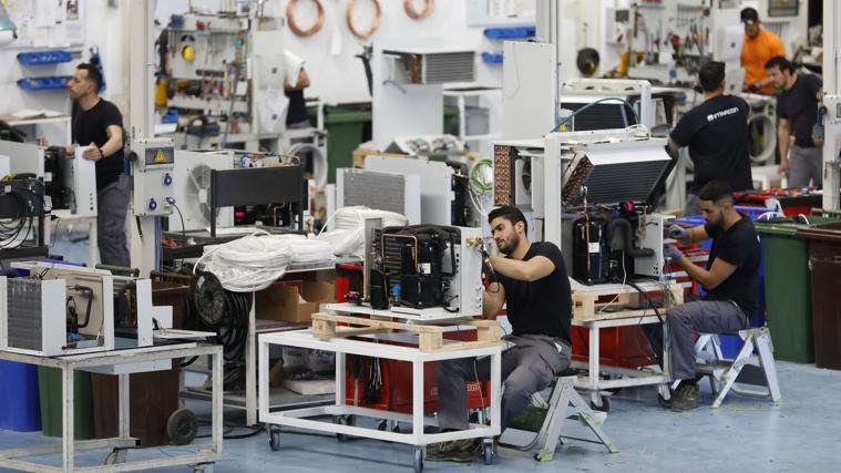 La industria colaboró decisivamente en la bajada del paro en Lucena