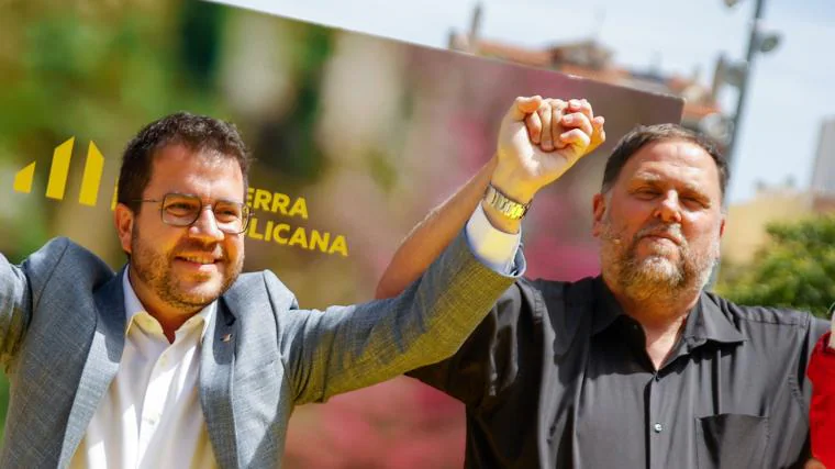 El presidente de ERC, Oriol Junqueras, y el candidato de ERC a la reelección, Pere Aragonès
