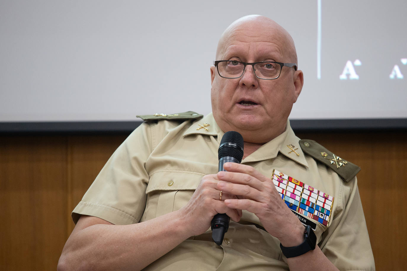 Fotos: La presentación de la Base Logística del Ejército de Tierra de Córdoba en Algeciras
