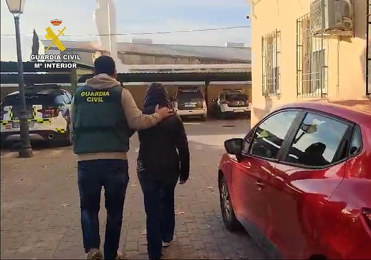 Uno de los detenidos en la operación