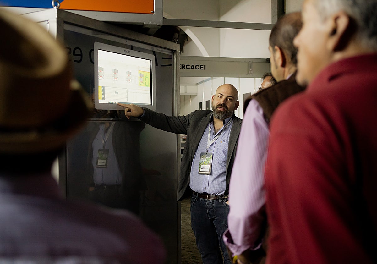 Una de las máquinas presentadas como avance tecnológico, este martes en Montoro