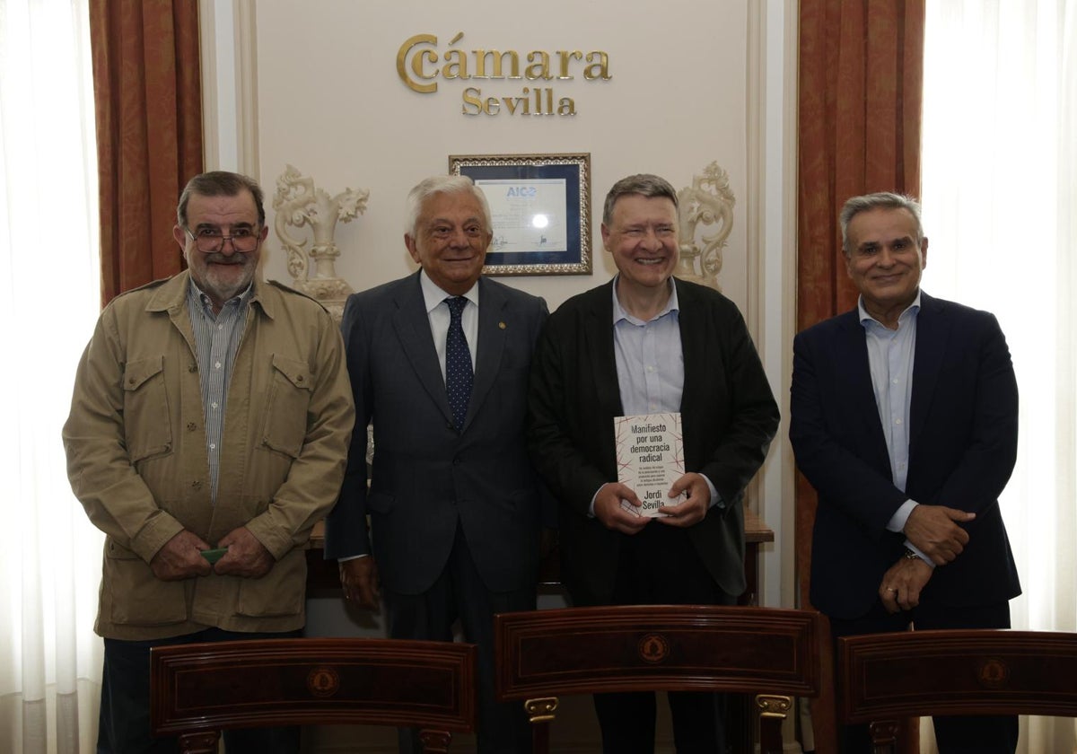 Rodríguez de la Borbolla, junto a Francisco Herrero, Jordi Sevilla y Cristóbal Cervantes