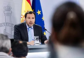 El ministro de Transportes y Movilidad Sostenible, Óscar Puente, durante una rueda de prensa posterior a la reunión del Consejo de Ministros