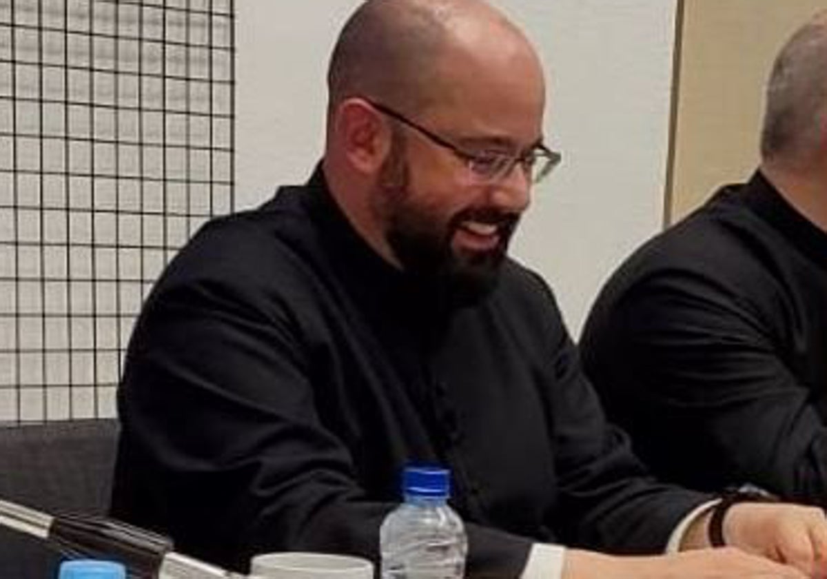 El sacerdote, en una imagen de su perfil de 'X'