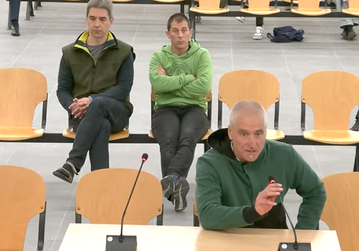 Txapote, ante el tribunal, con Santi y Peio en el banquillo