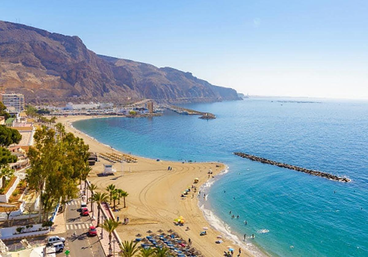 Roquetas de Mar es el municipio con más banderas azules de Almería