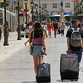 La Asociación Canaria del Alquiler Vacacional abandera dos medidas estrellas del 20A: ecotasa y moratoria