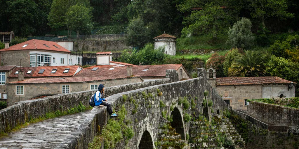 El pueblo de Galicia que busca trabajadores: casa gratis, contrato indefinido y sueldo muy atractivo