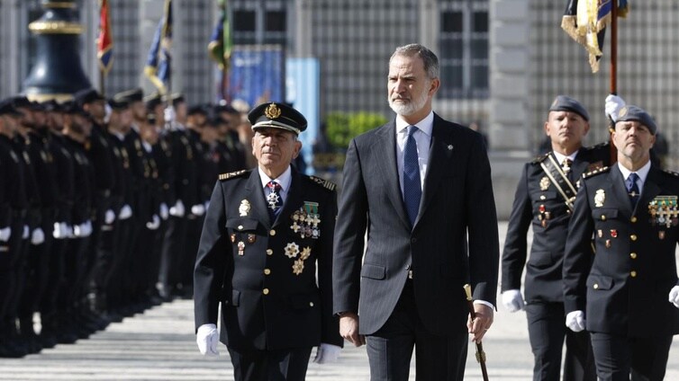 Los Reyes homenajean a la Policía Nacional por sus 200 años de servicio a España