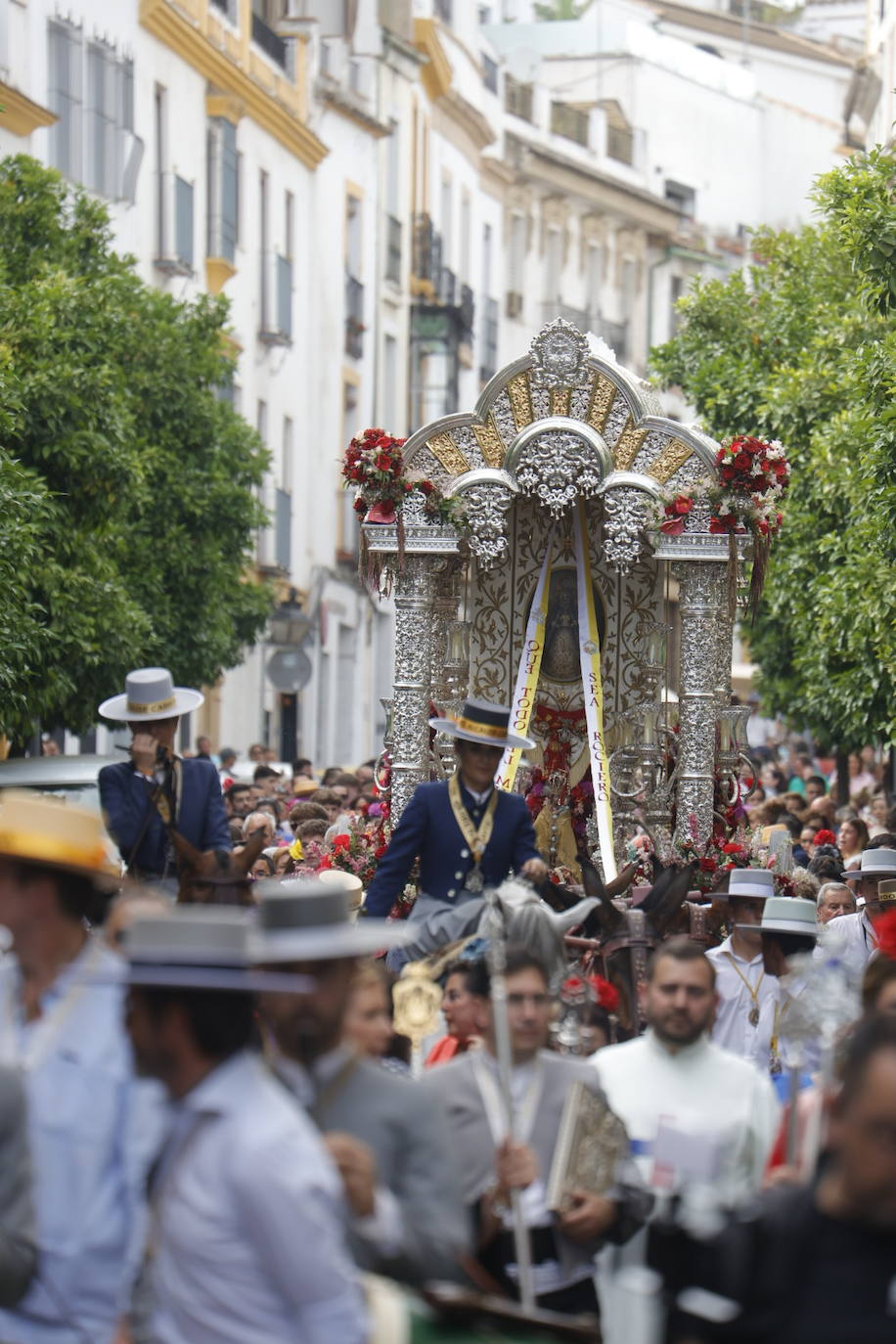 Fotos: La emocionante salida de la hermandad del Rocío de Córdoba