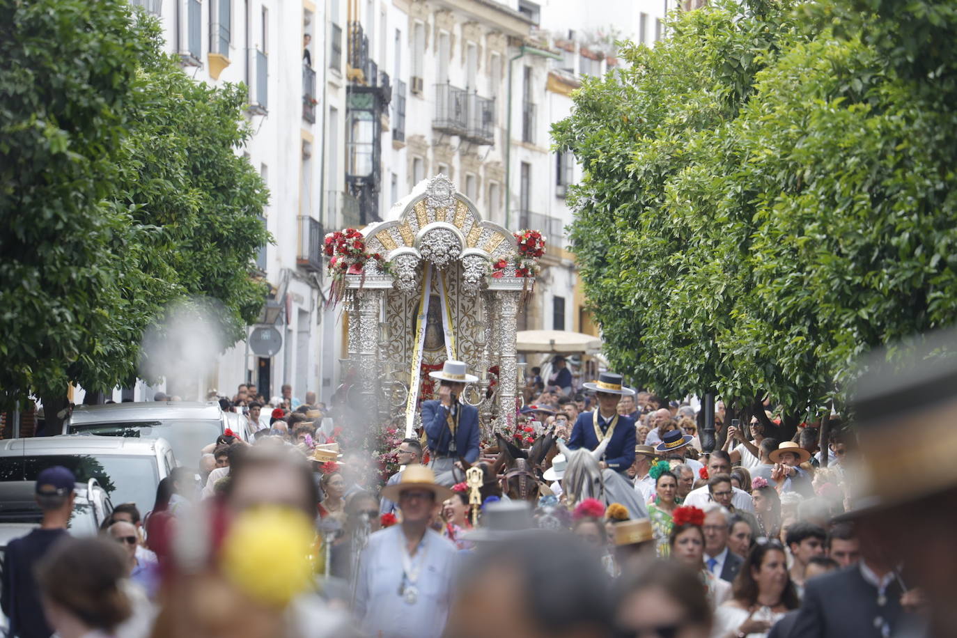 Fotos: La emocionante salida de la hermandad del Rocío de Córdoba