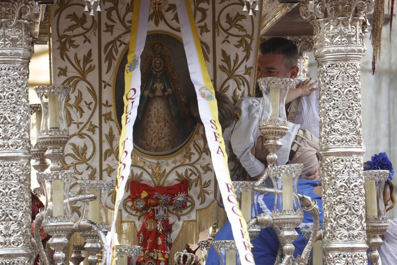 Fotos: La emocionante salida de la hermandad del Rocío de Córdoba
