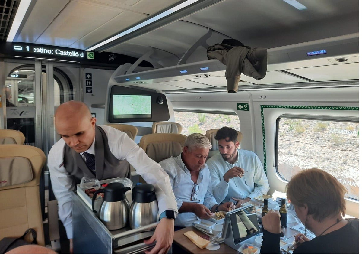 Renfe realiza viajes de simulación comercial con el nuevo AVE S-106 en Valencia