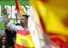 El presidente de Vox, Santiago Abascal, en el cierre de campaña de Vox en la plaza de Artós de Barcelona