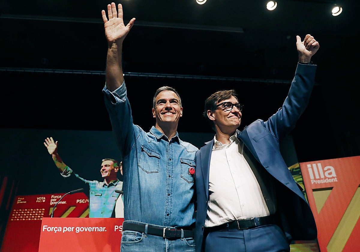 Pedro Sánchez y Salvador Illa, este viernes en el cierre de campaña
