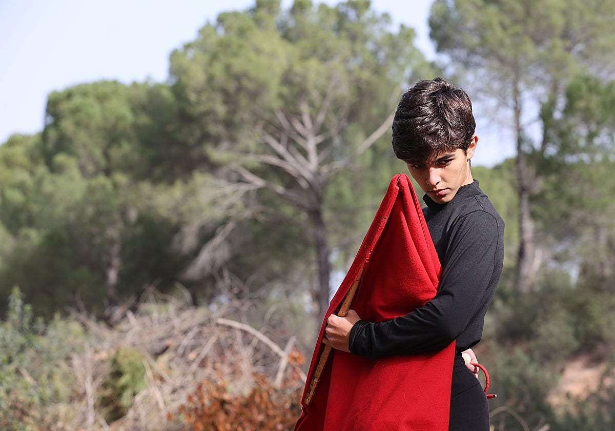 Manuel Román sujeta una muleta en uno de sus entrenamientos