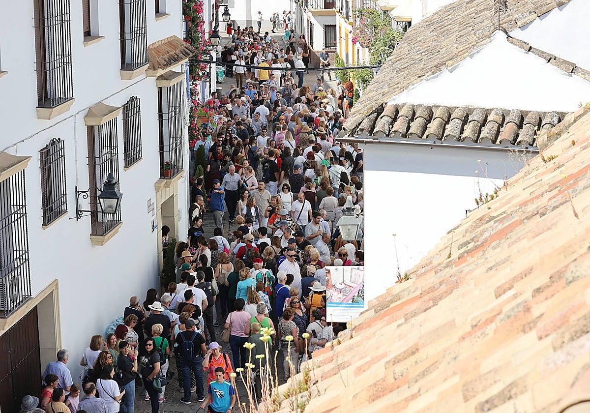 Las imponentes colas del último sábado de los Patios de Córdoba, en imágnes
