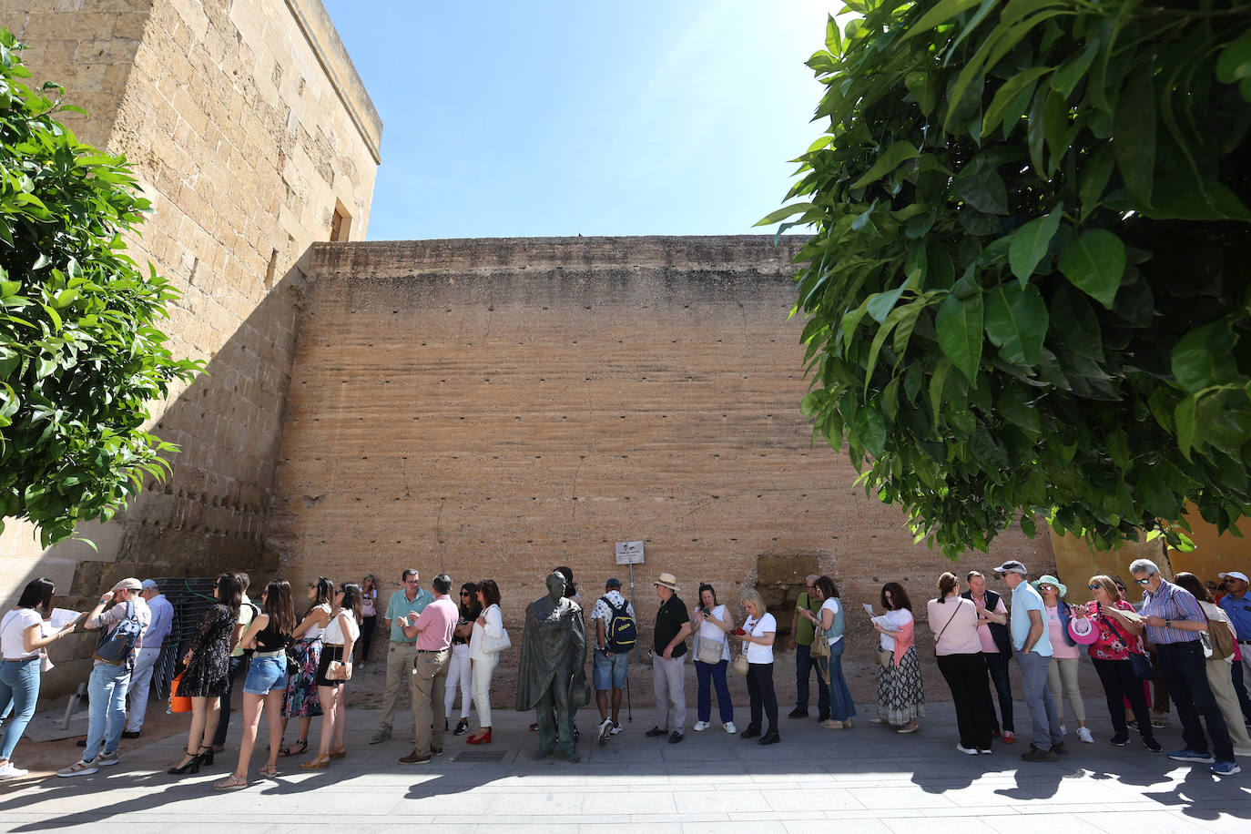Las imponentes colas del último sábado de los Patios de Córdoba, en imágnes