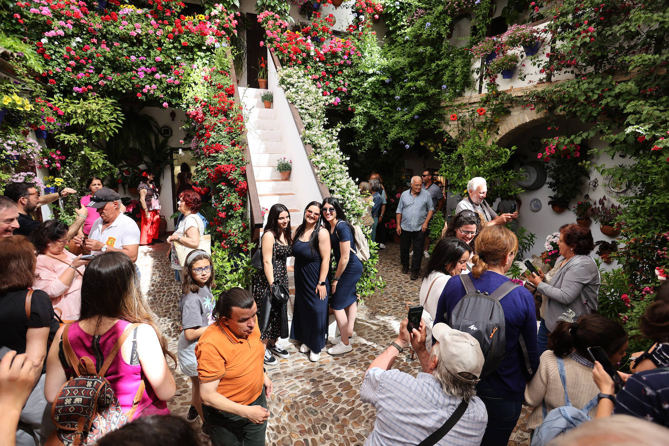 Las imponentes colas del último sábado de los Patios de Córdoba, en imágnes