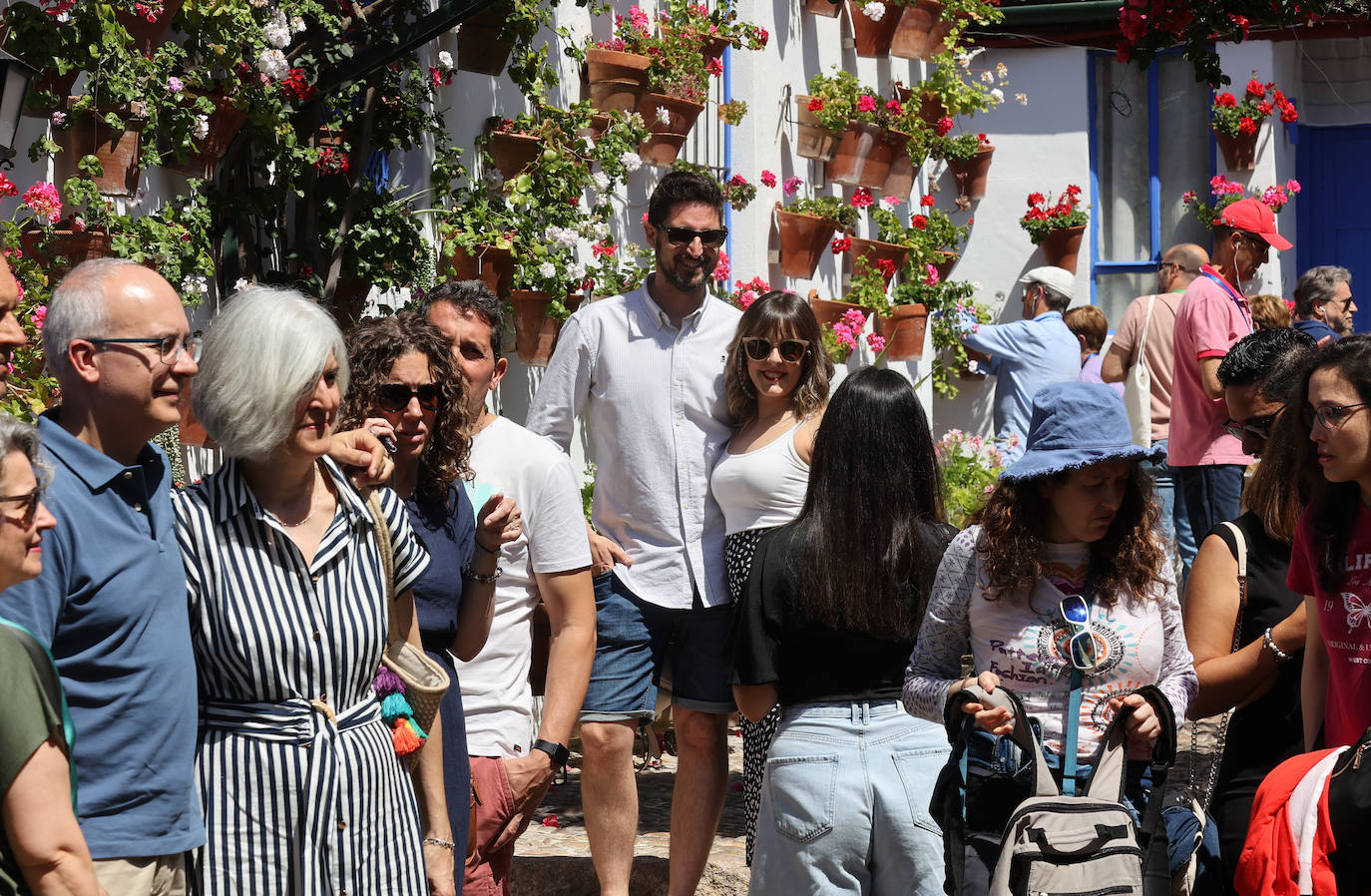 Las imponentes colas del último sábado de los Patios de Córdoba, en imágnes
