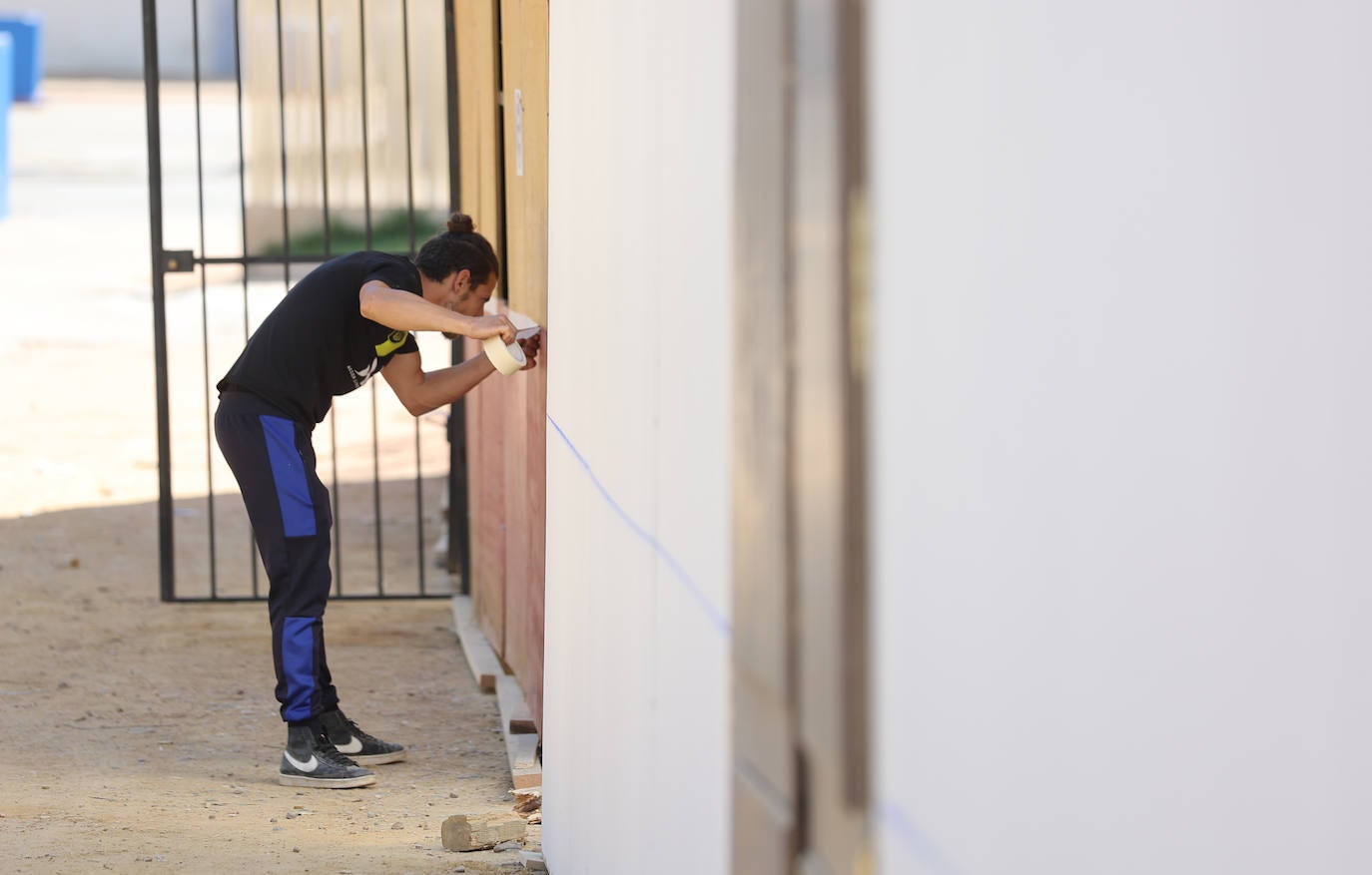 El montaje de las casetas y atracciones de la Feria de Córdoba, en imágenes