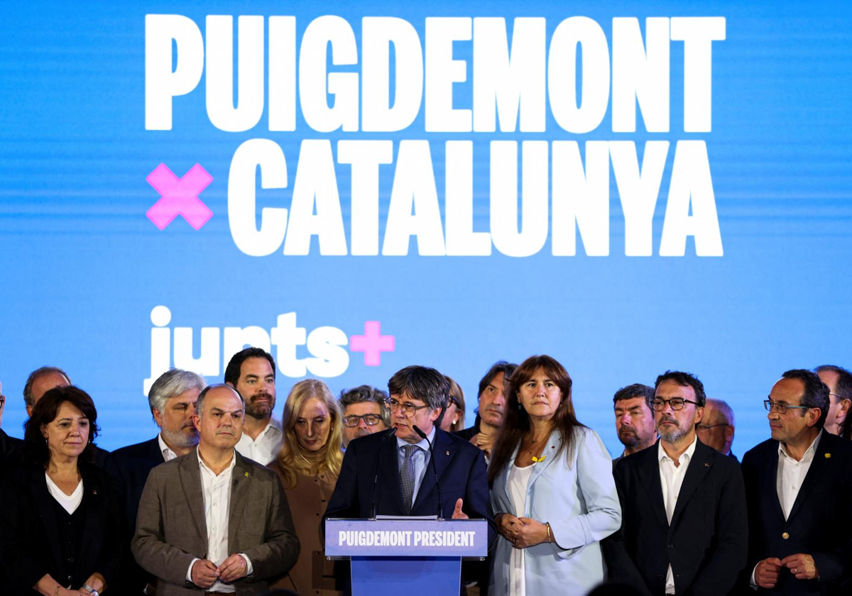 Carles Puigdemont y la cúpula de Junts, en Argelès-sur-Mer, valorando los resultados electorales