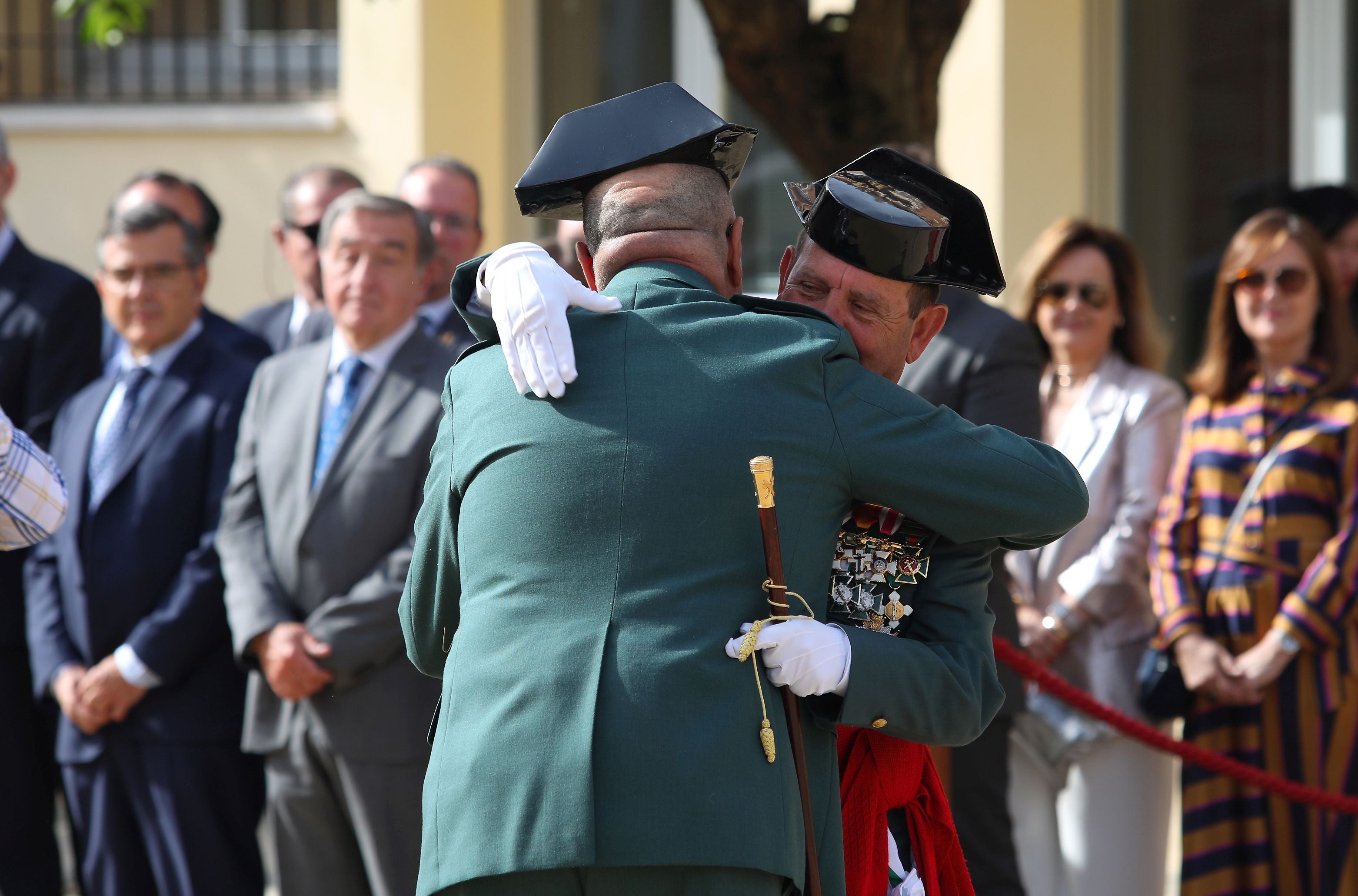 Tolón garantiza más recursos del Gobierno para los 5.000 guardias civiles de la región