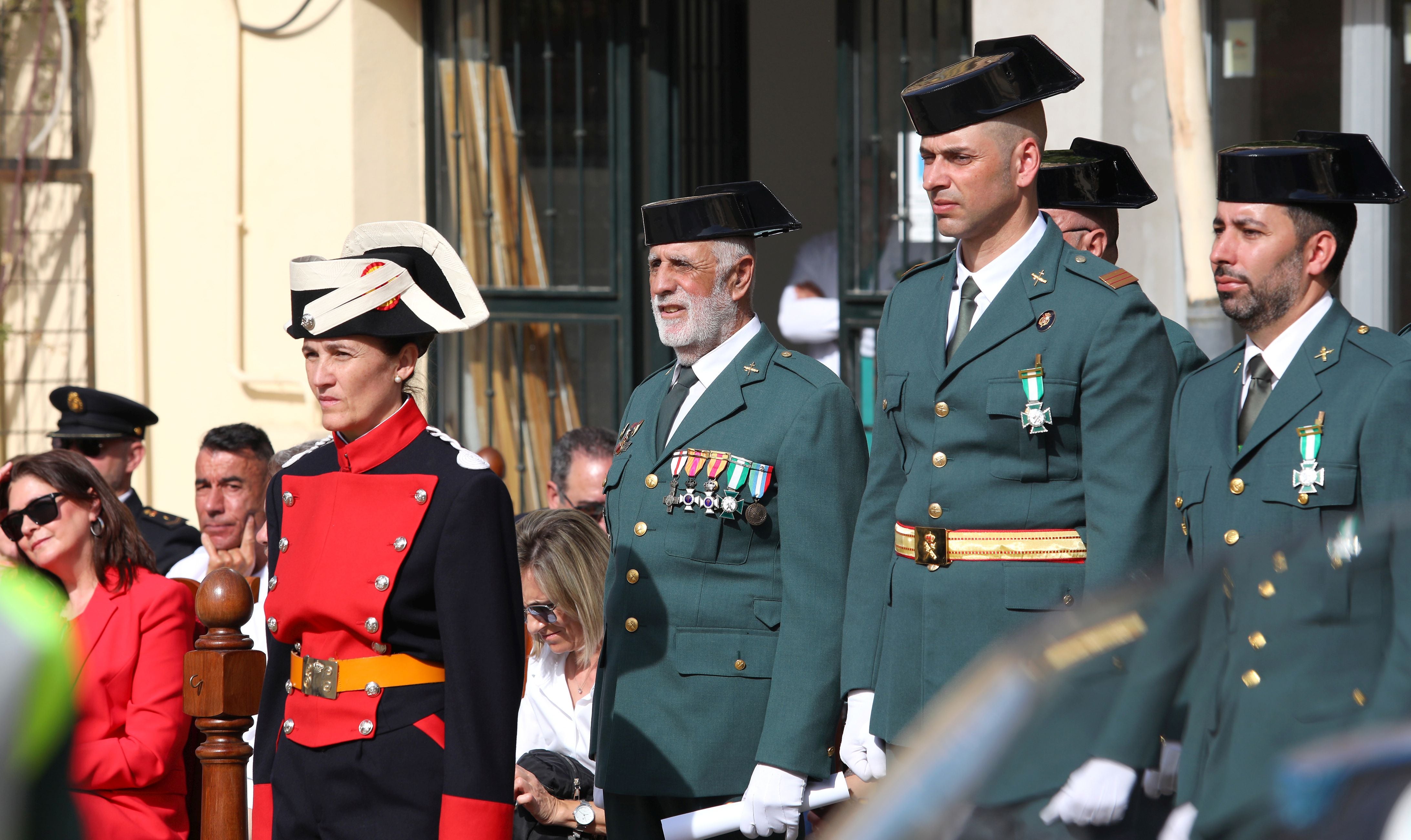 Tolón garantiza más recursos del Gobierno para los 5.000 guardias civiles de la región