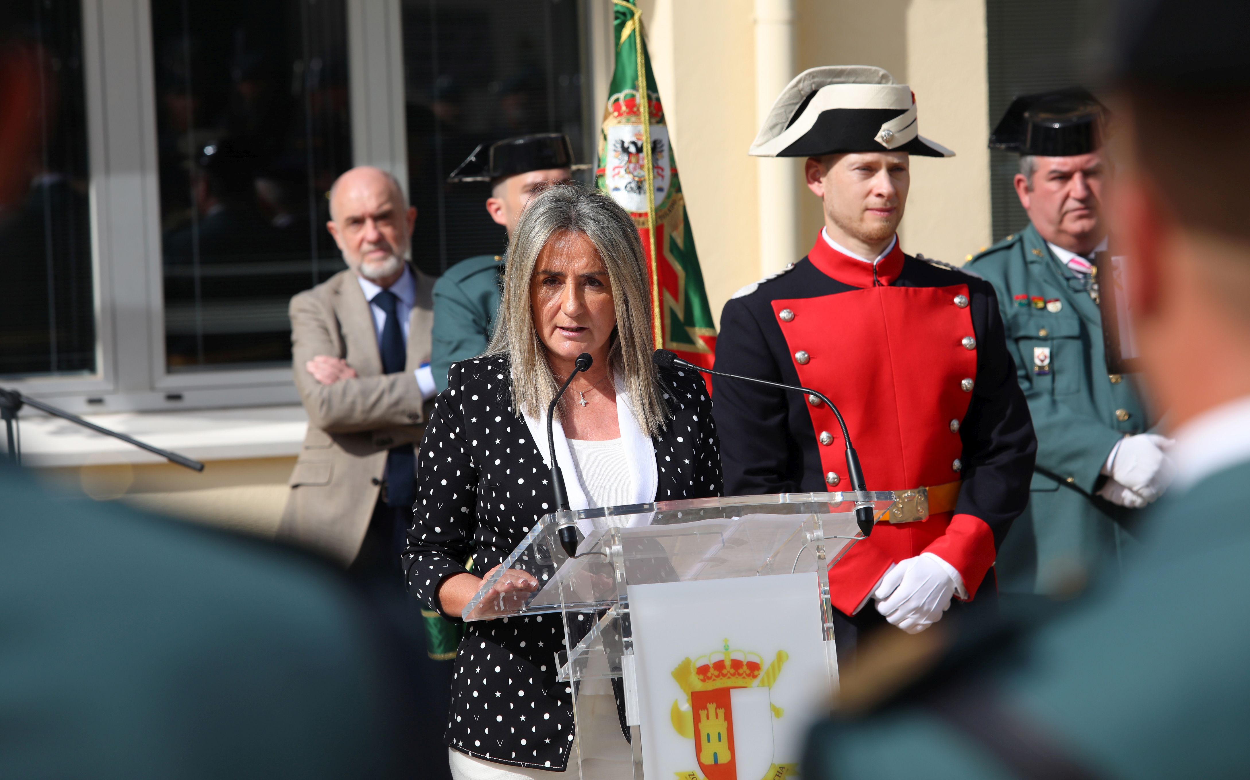 Tolón garantiza más recursos del Gobierno para los 5.000 guardias civiles de la región