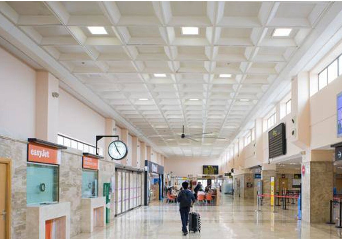 Interior del aeropuerto Federico García Lorca de Granada