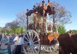 Emoción y alegría en la salida de la hermandad del Rocío de Montequinto