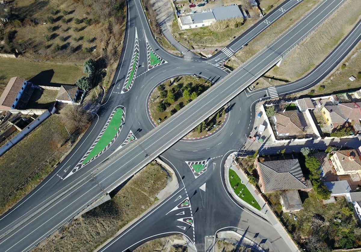 Refuerzo de firme-construcción senda peatonal N-403, en el kilómetro 52,300