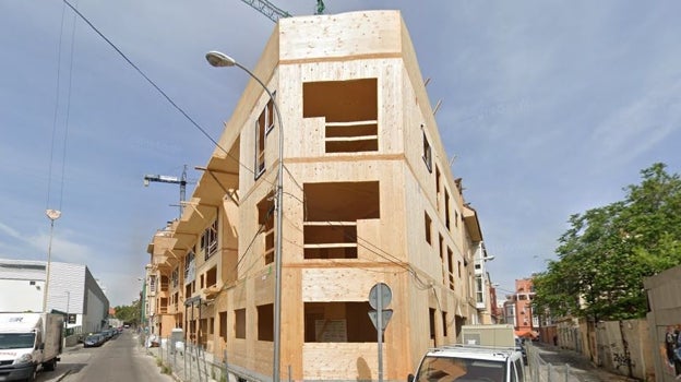 Imagen antes - La estructura de madera del inmueble de González Feito, 29, cuyo aspecto final resulta bien diferente