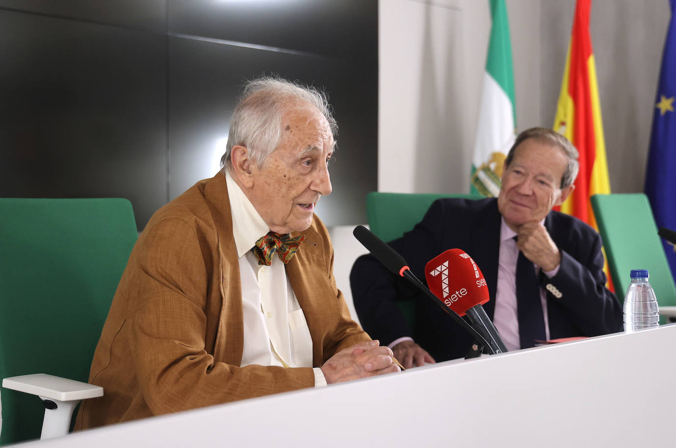 Fotos: la charla de Inocencio Arias en el Centro Cultural José Luis García Palacios