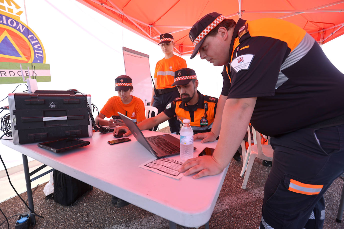 Fotos: así se dirige la lucha contra un incendio forestal en Córdoba