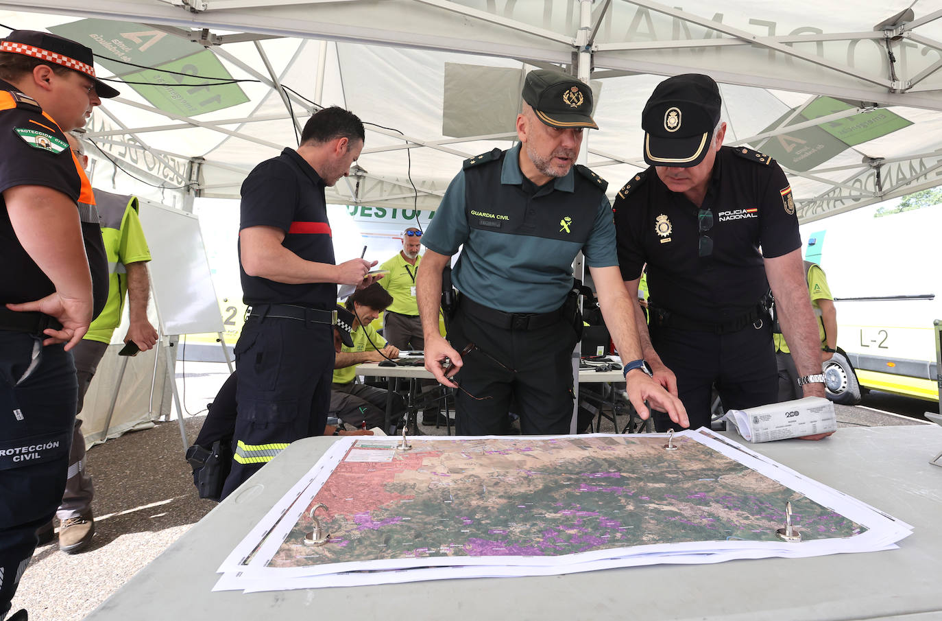 Fotos: así se dirige la lucha contra un incendio forestal en Córdoba