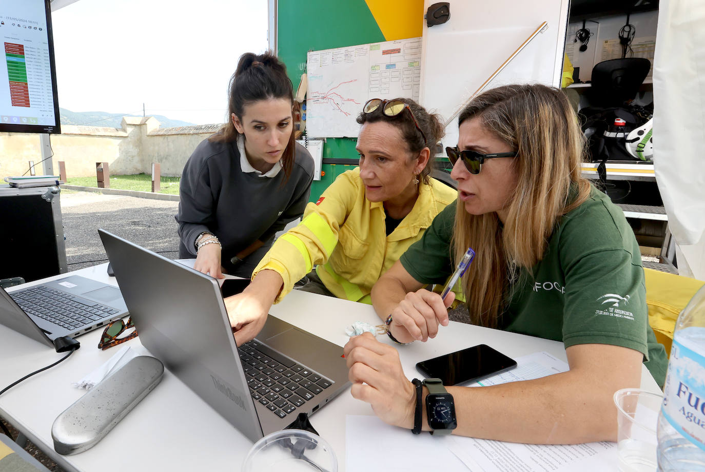 Fotos: así se dirige la lucha contra un incendio forestal en Córdoba