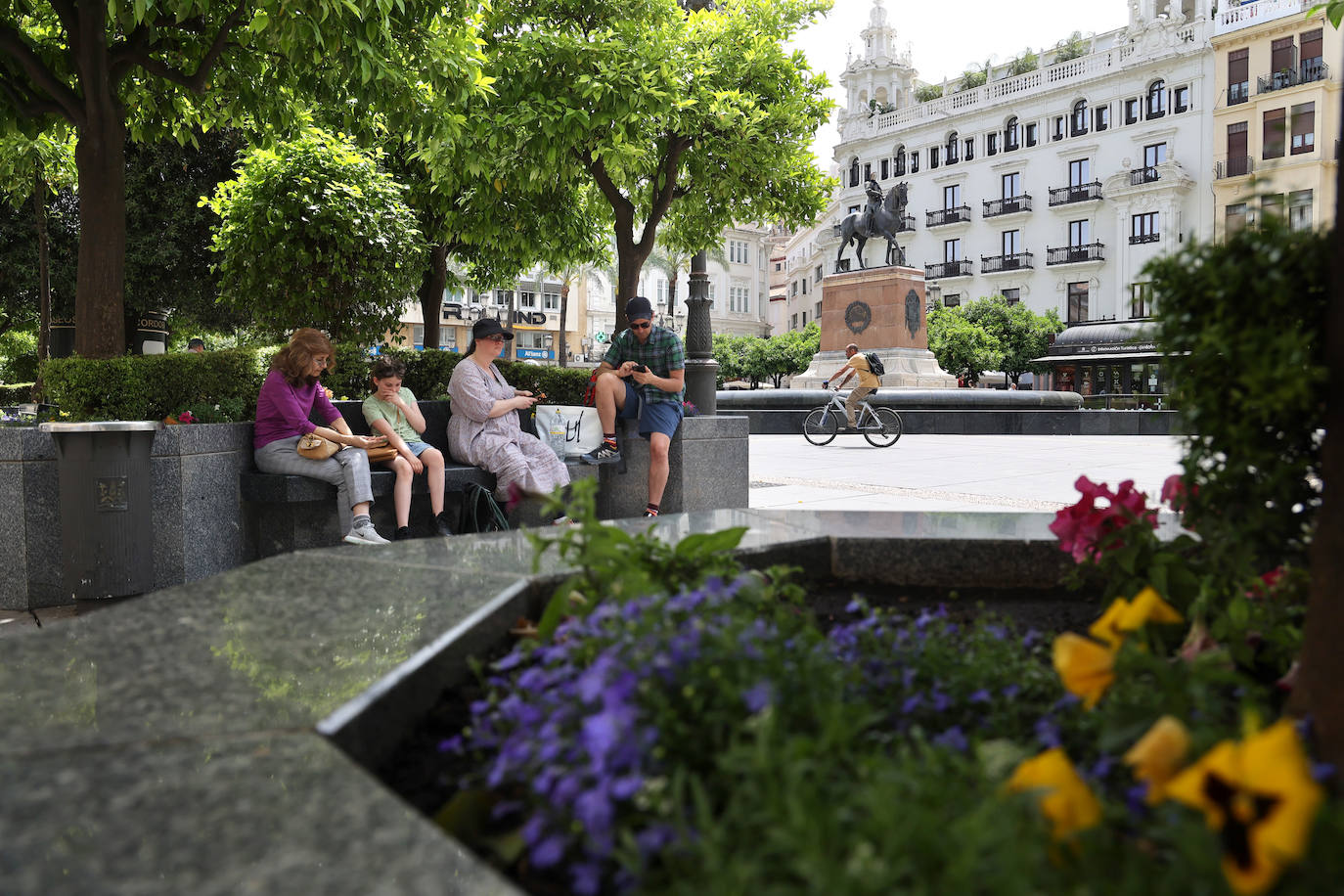 Fotos: la nueva plaza de Las Tendillas, al detalle tras cumplir 25 años