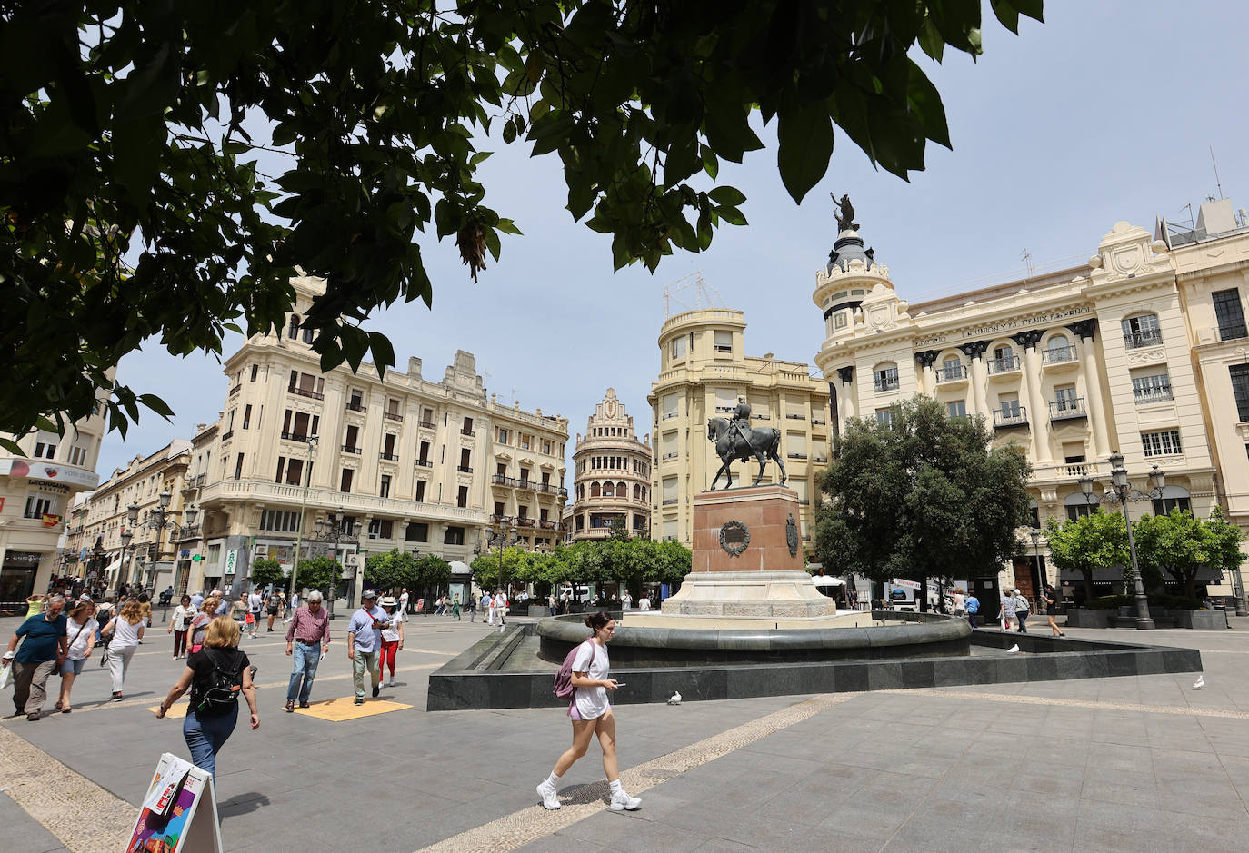 Fotos: la nueva plaza de Las Tendillas, al detalle tras cumplir 25 años