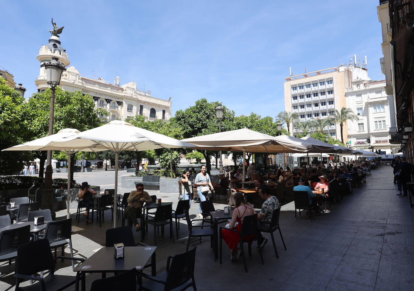 Fotos: la nueva plaza de Las Tendillas, al detalle tras cumplir 25 años